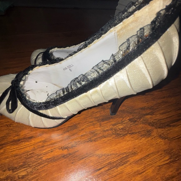 Cream with black ribbon Satin heels - Picture 2 of 3